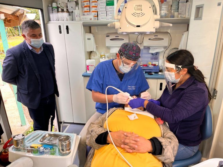 Comunidad educativa accede a atención dental gratuita en Escuelas Municipales de Padre Las Casas