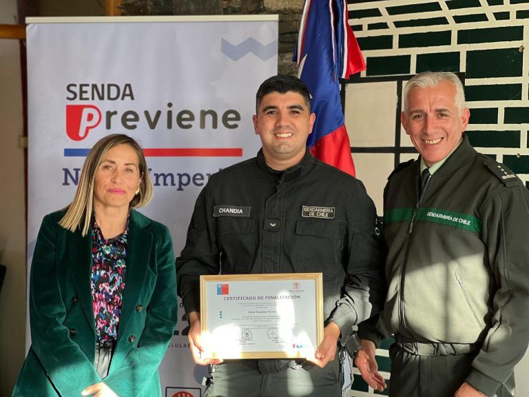 Funcionarios de gendarmería de Nueva Imperial fueron certificados por senda y la municipalidad