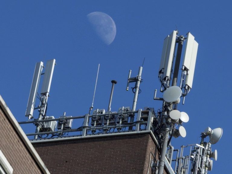 Organización ambientalista cortó antenas 5G en Temuco: dicen que son «perjudiciales para la salud»