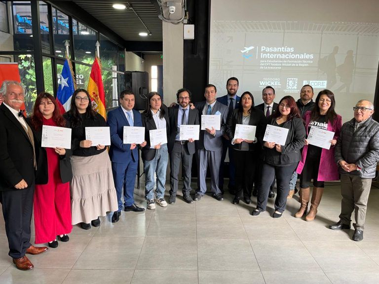 Gobernador Rivas recibió a jóvenes que se capacitaron en país vasco gracias a programa del gobierno regional