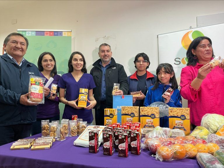 Junaeb y Seremi de Educación entregan canastas de productos sin gluten a estudiantes celiacos de la región