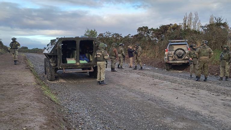 PDI detuvo a un hombre que habría intentado atropellar a personal de Ejército: resultó herido tras disparo de militar