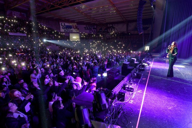 Myriam Hernández vuelve a enamorar a Temuco