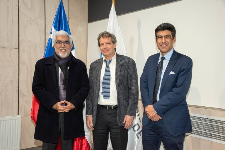 Las Humanidades en el debate actual: Arturo Fontaine dictó clase inaugural en la UCT