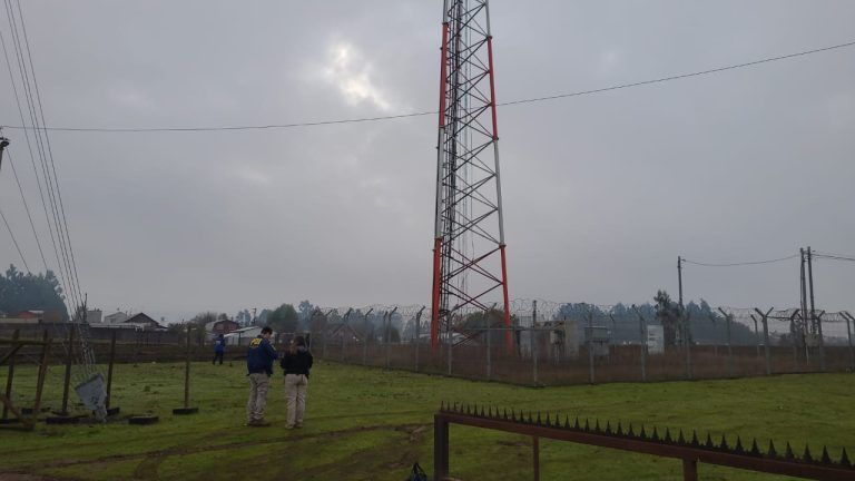 Desconocidos queman tres antenas celulares en Temuco