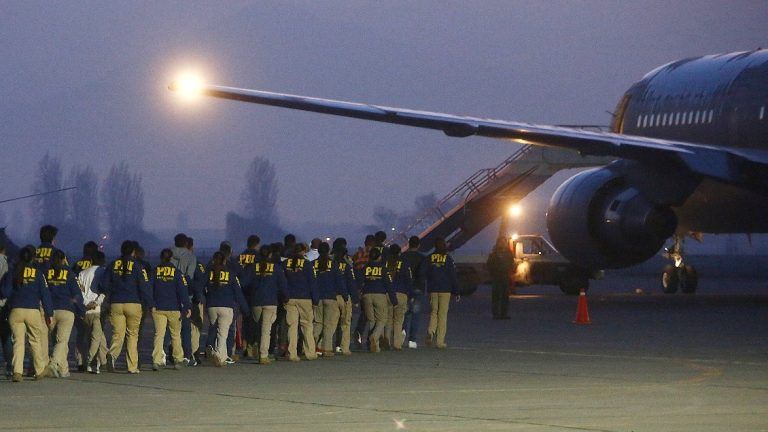 Departamento de Migraciones y Policía Internacional de la PDI ejecuta expulsión de un ciudadano boliviano del país.