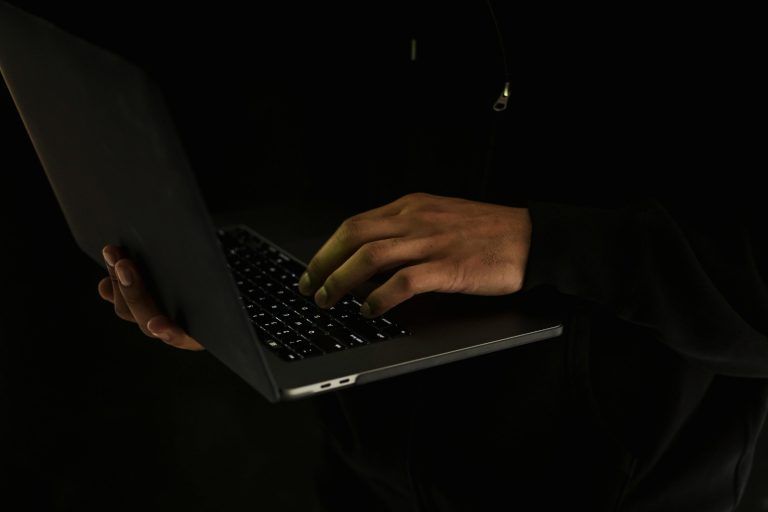 Tu información en la Dark Web: ¿cuánto vale y cómo protegerte?