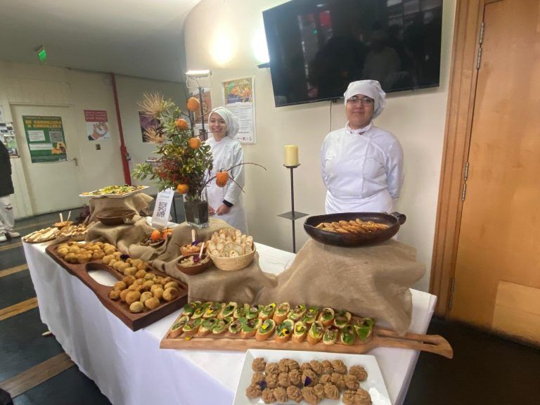 Liceo Comercial de Angol realizó con éxito su 2° Muestra Gastronómica