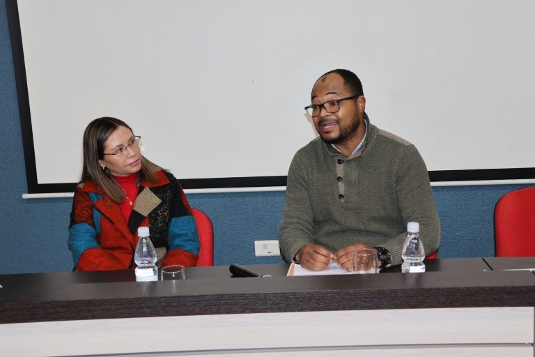 Académicos de la Universidad Autónoma, Sede Temuco presentan libro sobre vivencias de niños migrantes en escuelas municipales
