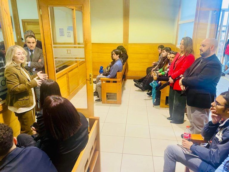 Estudiantes de Periodismo de la Universidad Autónoma de Chile visitan el Juzgado de Garantía de Temuco