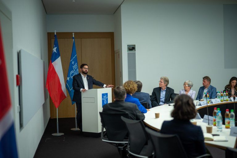Presidente Gabriel Boric y ministra Aisén Etcheverry visitan oficinas centrales de la ESO en Alemania