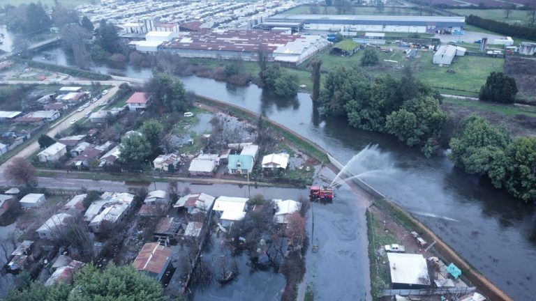 Alcalde Alexis Pineda exige que aguas Araucanía se haga presente en anegamientos de Loncoche