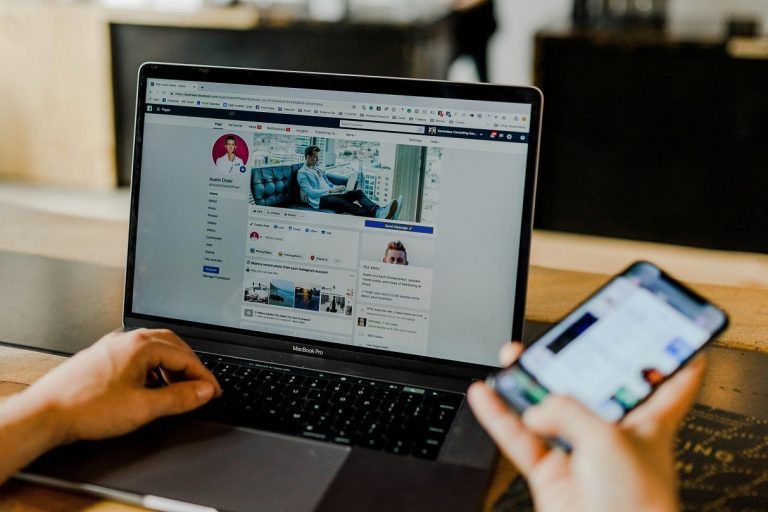 Hábitos inadecuados, distorsión de la realidad y riesgos para la seguridad: ¿cómo afecta la publicidad online en los niños?