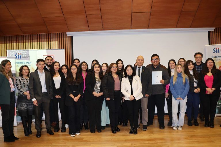 SII reconoció a estudiantes de la U. Autónoma de Temuco por su destacada participación en Operación Renta 2024
