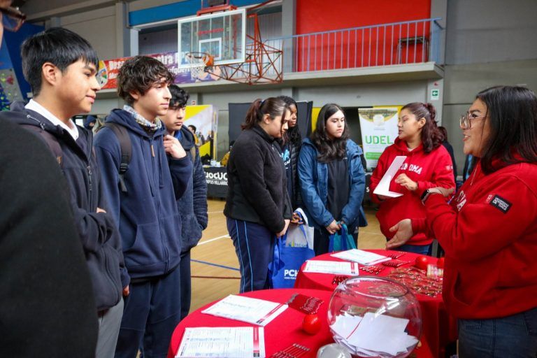 Exitosa jornada en Pitrufquén: «Más de 500 estudiantes participaron en la Feria Vocacional organizada por INJUV y la Oficina Municipal de Juventud»
