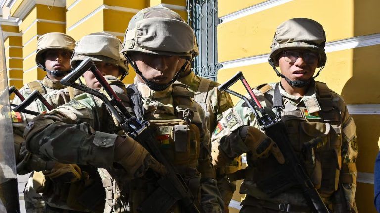 Al menos diez militares detenidos por intento de golpe de Estado en Bolivia