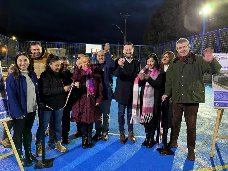 Gobernador Luciano Rivas inauguró dos modernas canchas deportivas en Galvarino