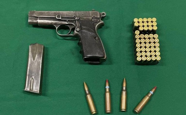 Dos detenidos por portar municiones de guerra y armas de fuego