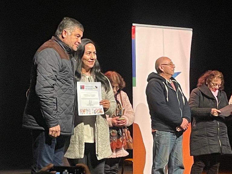 210 familias de Padre Las Casas recibieron subsidios de mejoramiento térmico PDA que irá en director beneficio de la economía familiar