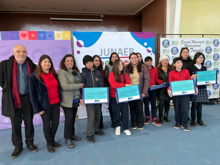 Partió la entrega de computadores del programa becas TIC