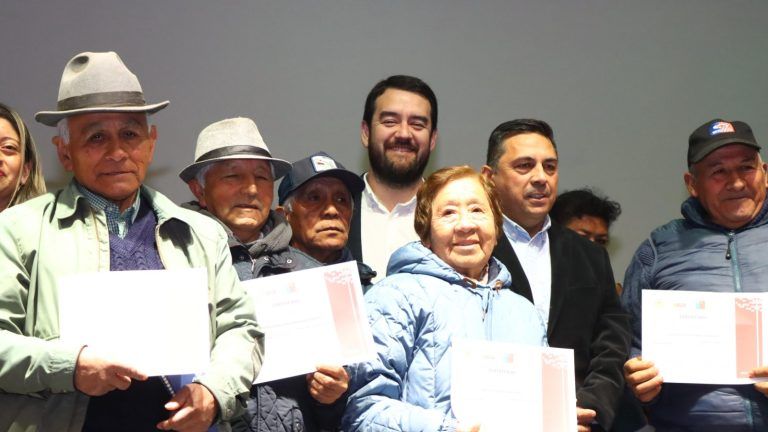 Gobernador Luciano Rivas certificó a 245 productores agrícolas de costa Araucanía