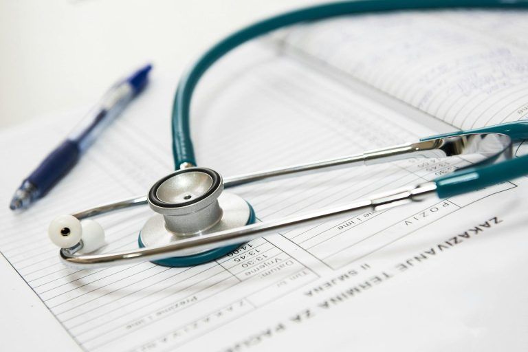 Entregan 500 becas para Diplomados de Salud