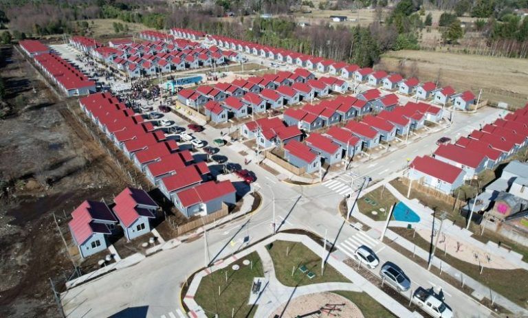 154 familias de Cunco recibieron las llaves de su casa propia