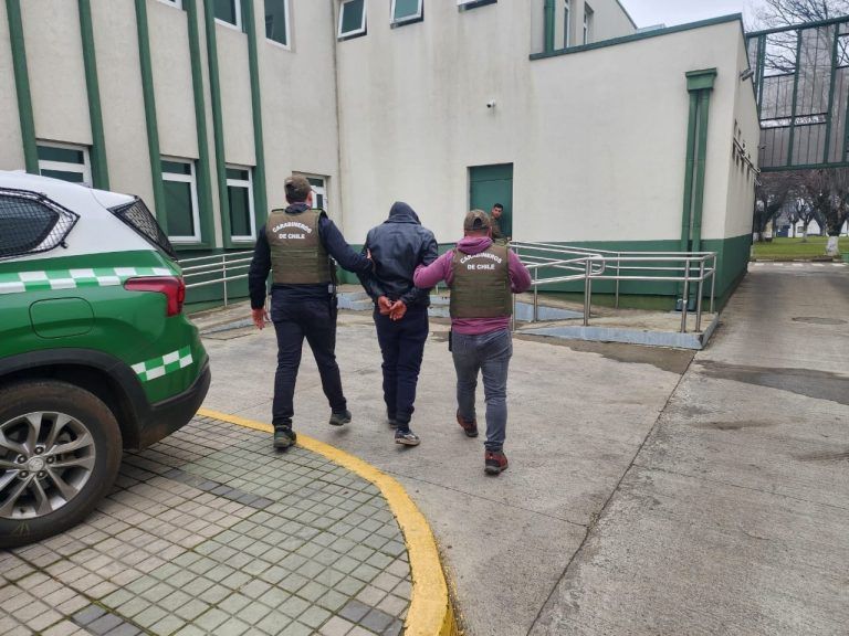 COMETIÓ DIVERSOS ROBOS EN POBLACIÓN ULTRACAUTÍN Carabineros Lautaro detiene a sujeto con 11 detenciones previas por robo y hurto