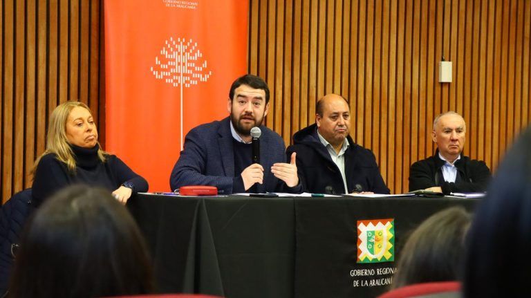 Gobernador Luciano Rivas comprometió apoyo para la reconstrucción de la escuela rural san juan de Aillinco de Galvarino