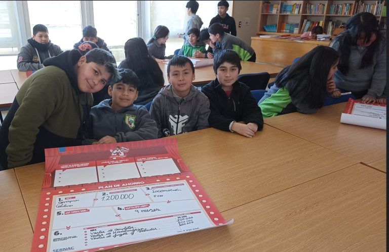 La importancia del ahorro: SERNAC realiza taller a estudiantes de la escuela rural TRUF-TRUF