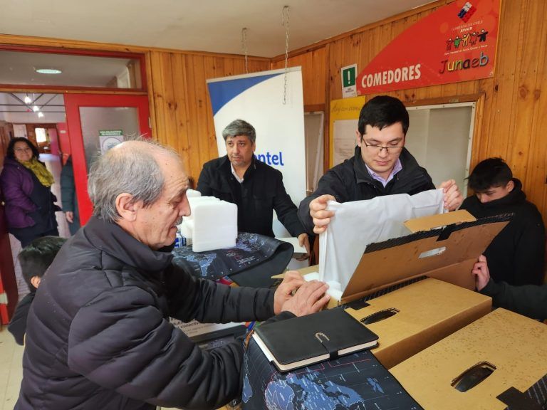 Frontel premió a escuela ganadora del concurso eficiencia energética 2023 en Galvarino