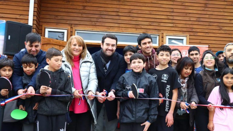 Gobernador Luciano Rivas inauguró centro de entrenamiento de tenis de mesa para niños y jóvenes de Pitrufquén