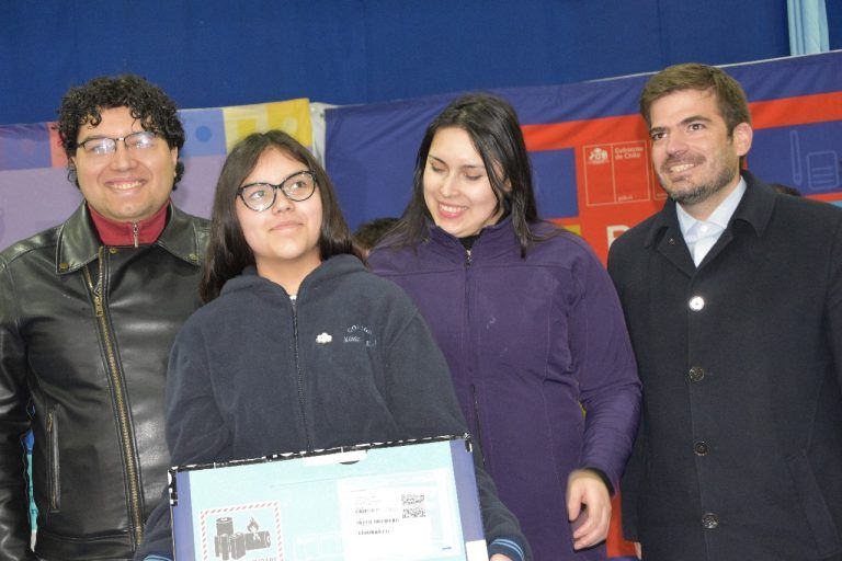 499 estudiantes de Temuco recibieron sus computadores