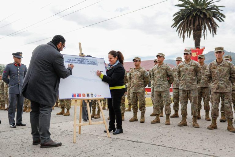 Subsecretaría de Defensa y CFT Estatales firmaron compromiso por más y mejor educación.