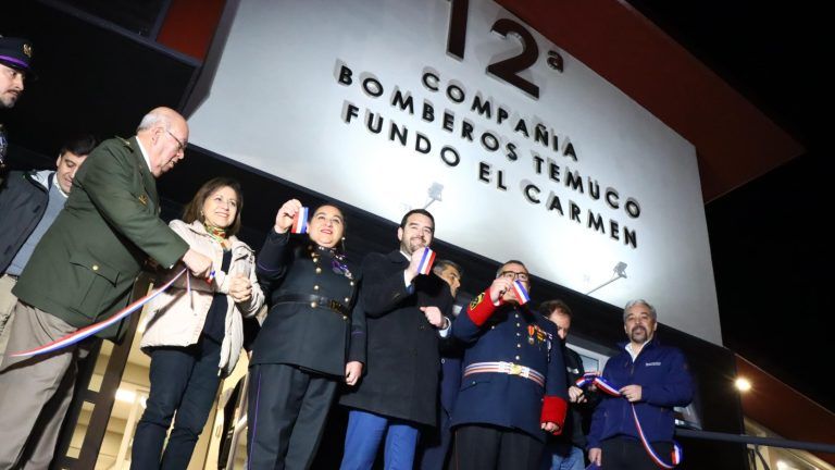 Gobernador Luciano Rivas inaugura el cuartel de bomberos más moderno de la región en Fundo el Carmen