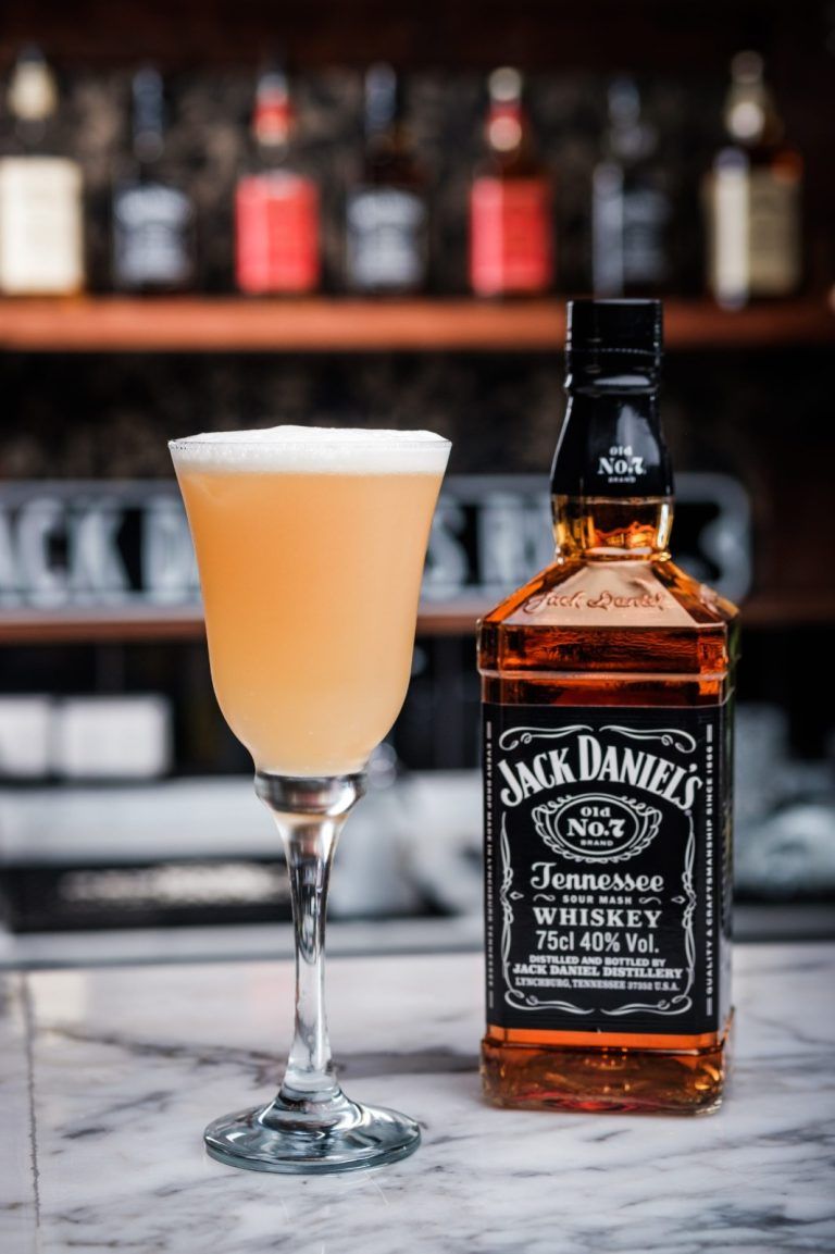 Mes del Whiskey Sour: Consejos para un cóctel perfecto en casa