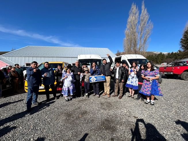 MTT inaugura nuevo servicio de transporte gratuito para escuela Malal Mahuida en Pedregoso