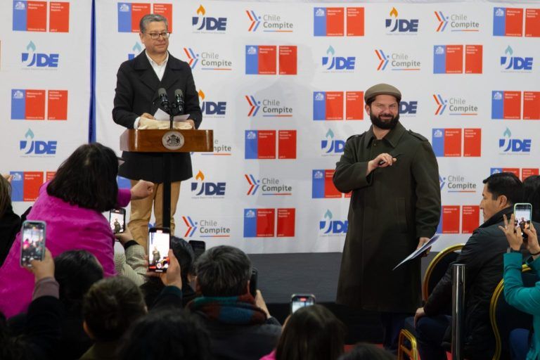 Lanzan canción oficial de Juegos Deportivos Nacionales Temuco 2024 ante el Presidente de la República
