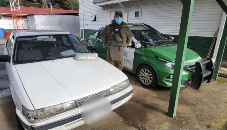 Carabineros detecta a pareja que circulaba en auto robado en región del Biobío: portaban medio kilo de drogas