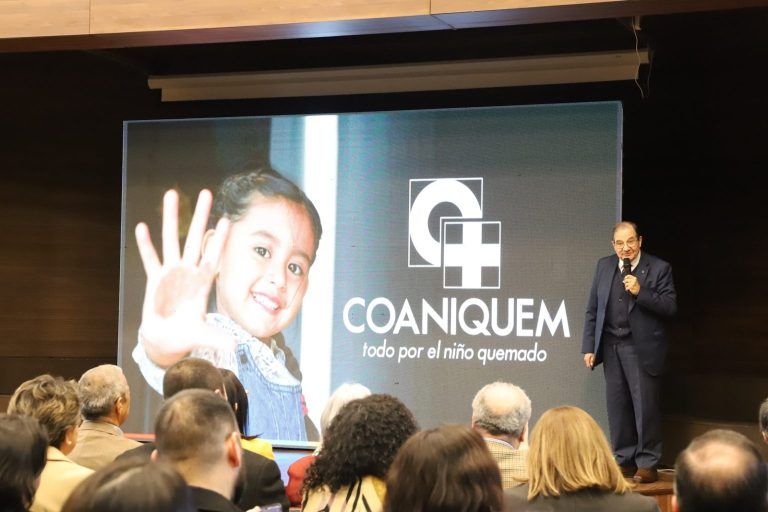 Universidad Autónoma de Chile en Temuco lanza la carrera de Medicina 2025 con destacada conferencia