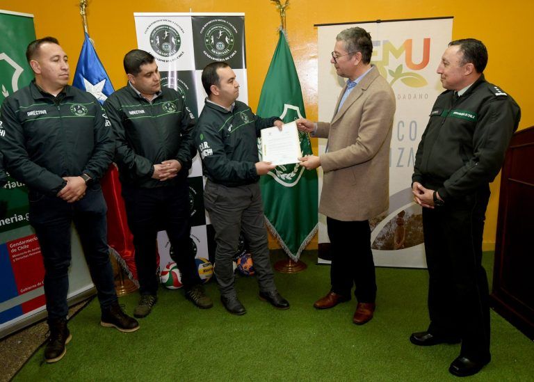 Entregan terreno en comodato para nueva multicancha para Gendarmería