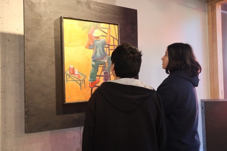 U. Autónoma cierra mes dedicado a la solidaridad con exposición de arte “Una mirada solidaria” en Temuco