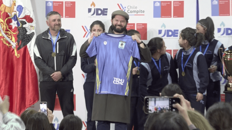 Presidente Boric encabezó premiación de campeones de Futsal en los Juegos Deportivos Escolar
