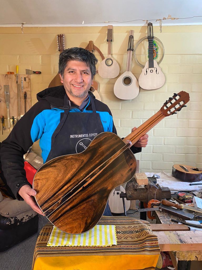 Instrumentos Coyote: peruano radicado en Temuco se dedica a la luthería
