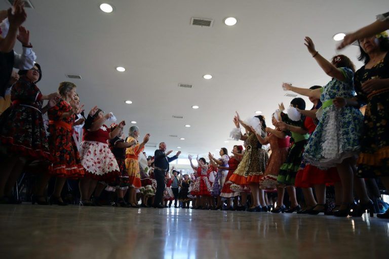 Primer encuentro de talleres municipales de cueca abre actividades de fiestas patrias en Temuco