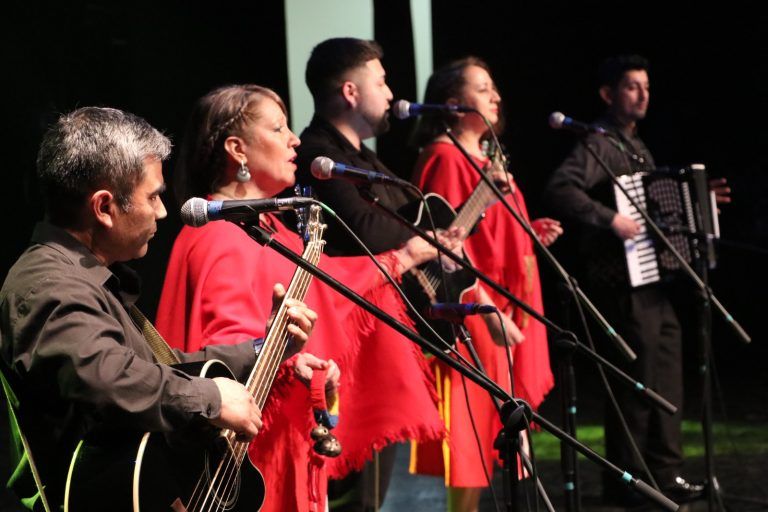 «Newen Curra» se alza como ganadora en el primer Festival de Raíz Folclórica de Temuco «Cantares del Ñielol»