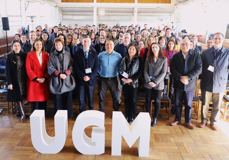 100% de los docentes de la Universidad Gabriela Mistral se certifican en Inteligencia Artificial usando Google Cloud