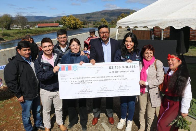 Autoridades y vecinos inauguran obras de construcción de defensas fluviales en el Rio Cruces de Loncoche