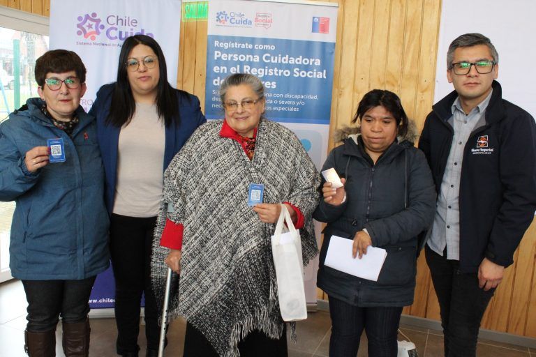 Seremi Huillipan entregó credenciales físicas a cuidadoras no remuneradas de Nueva Imperial