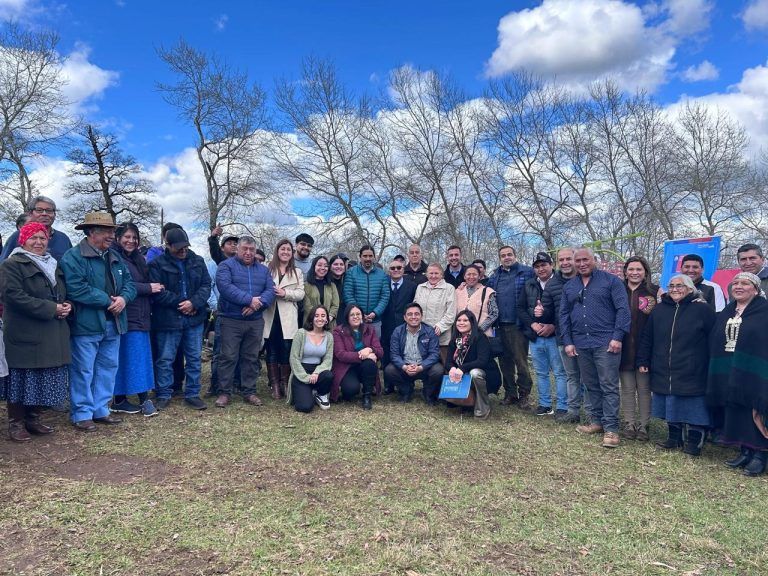 CONADI benefició a 150 familias mapuche de la Araucanía con tres tractores y moderna maquinaria